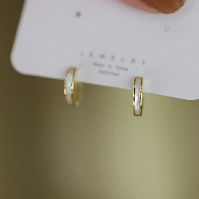 Minimalistic Silver Earrings – Gold-Plated with Butterfly Shell